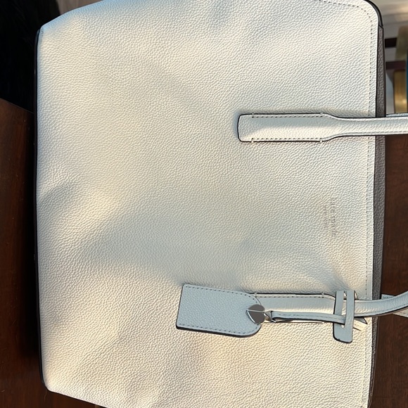 White,tote. Straps,bottom great condition. Front small wrinkle. - Picture 2 of 10
